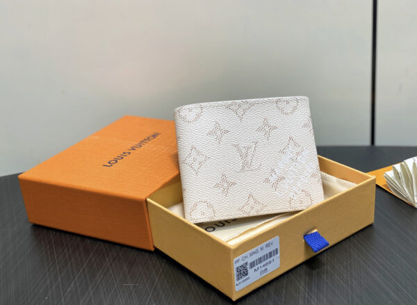 L*uis V*itton Wallet - Image 13